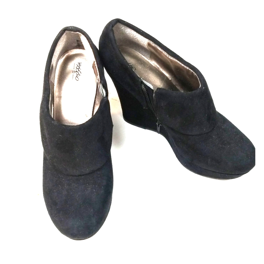 MOSSIMO WEDGE ANKLE BOOTIES